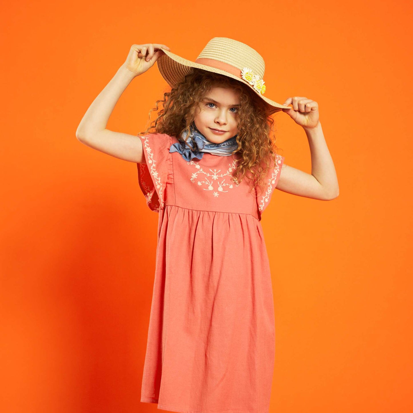 Robe avec fleurs brodées rose