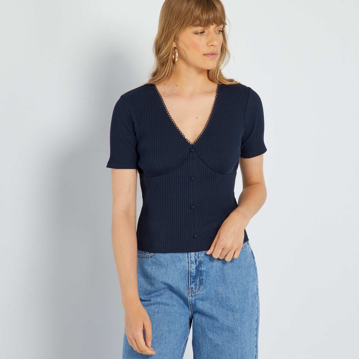 Tee-shirt style body avec bords macramé bleu noir