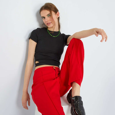 Tee-shirt cropped avec ouvertures côtés noir