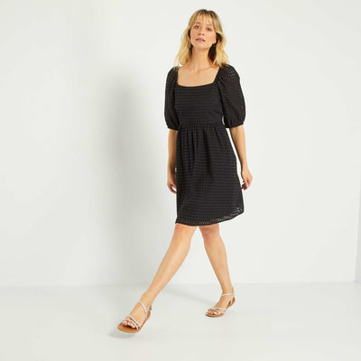 Robe à manches courtes avec broderies anglaises noir