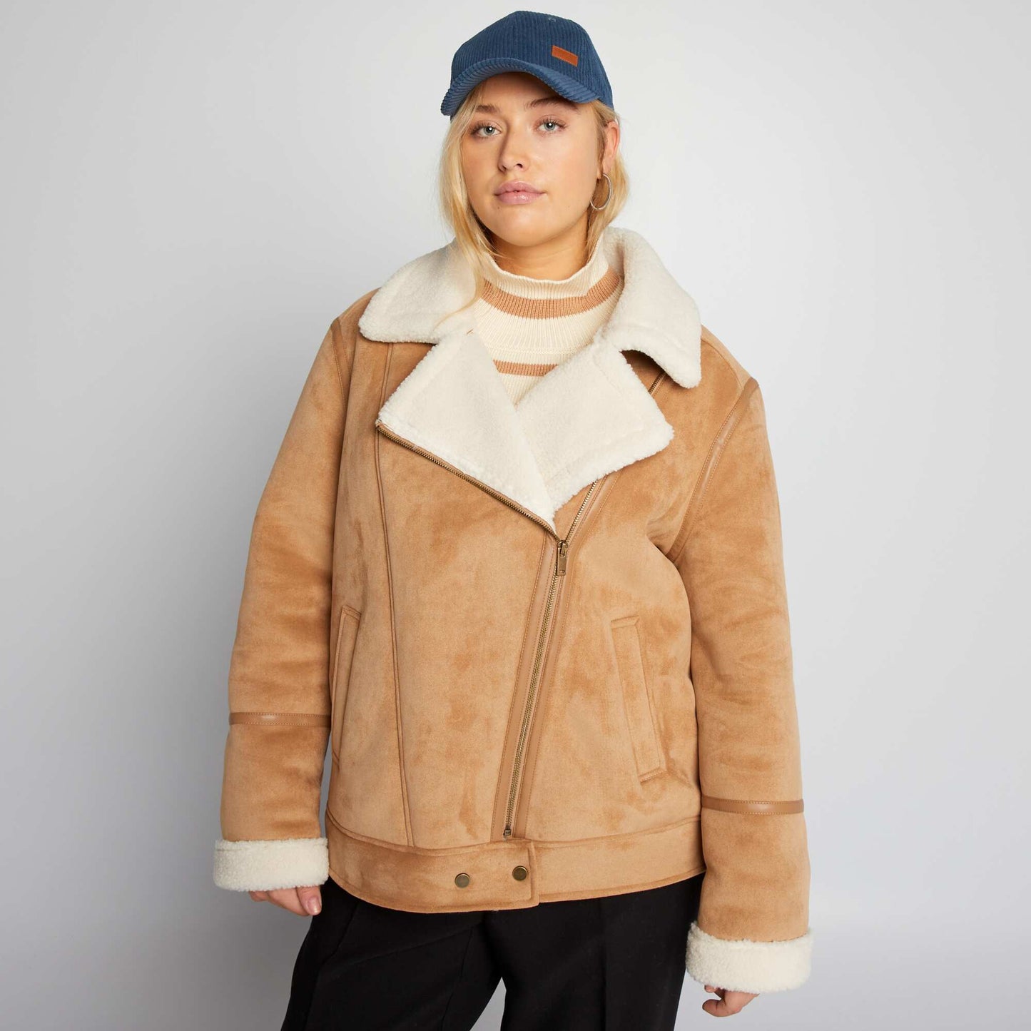 Blouson type aviateur en suédine beige