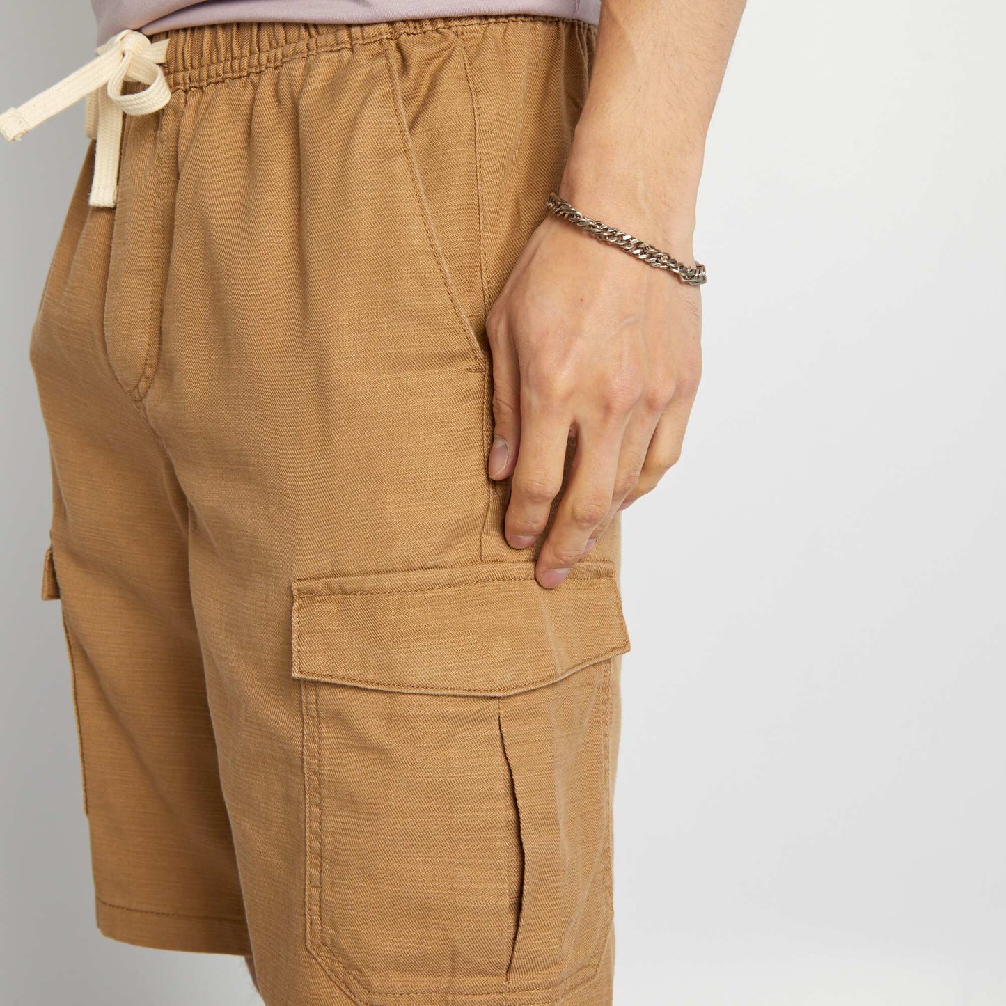 Bermuda chino avec poches sur les côtés Beige