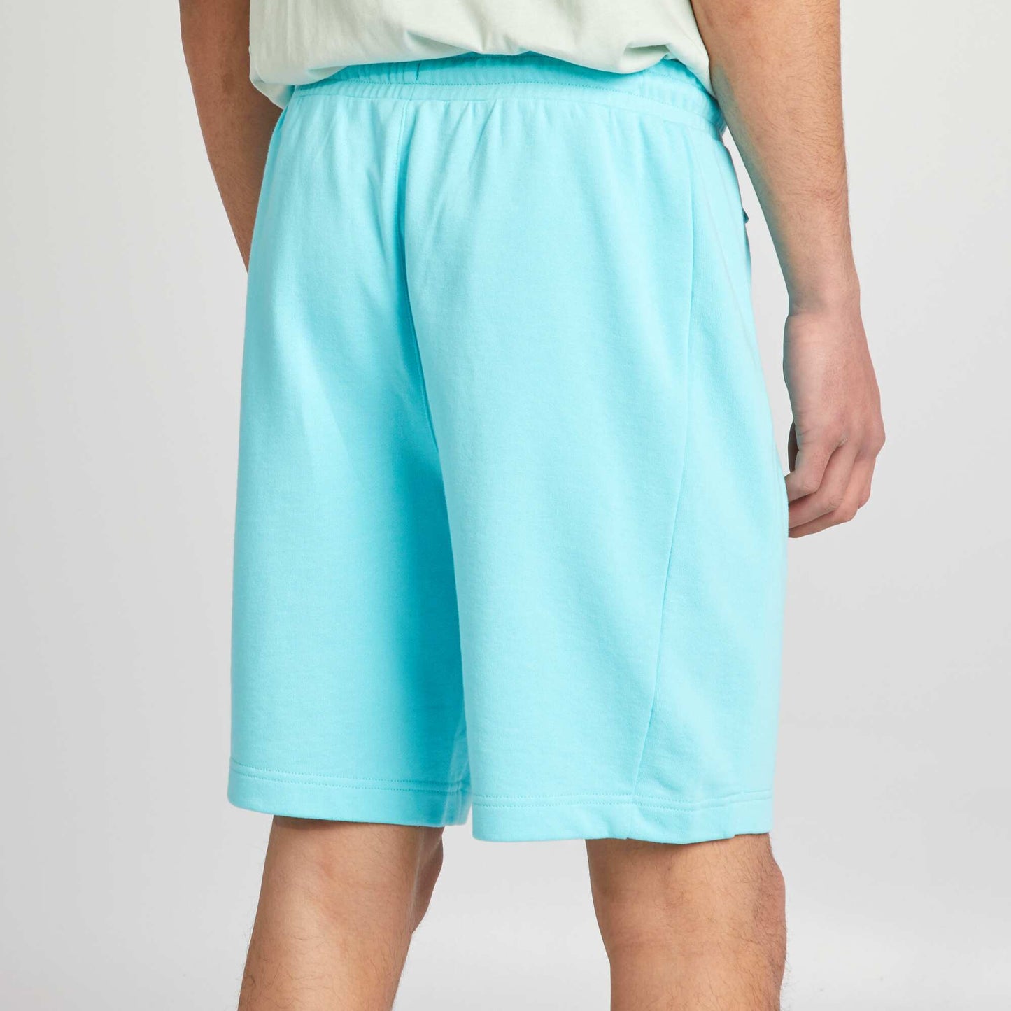 Short en molleton avec poches zippées bleu turquoise