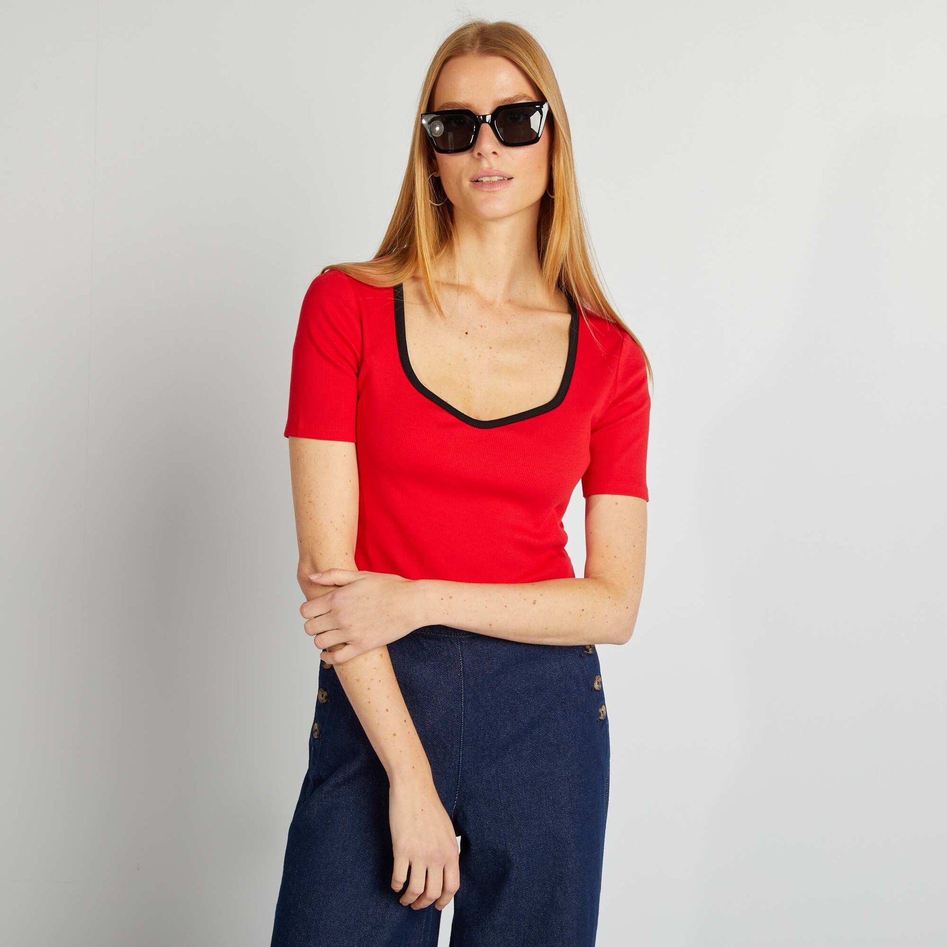 Tee-shirt rib encolure dégagée ROUGE