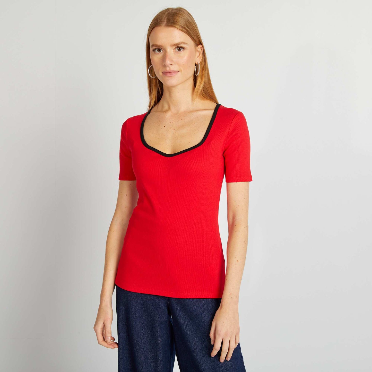 Tee-shirt rib encolure dégagée ROUGE