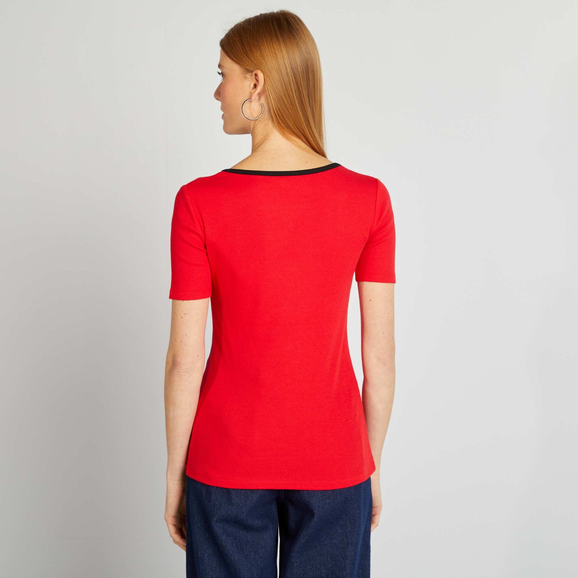 Tee-shirt rib encolure dégagée ROUGE