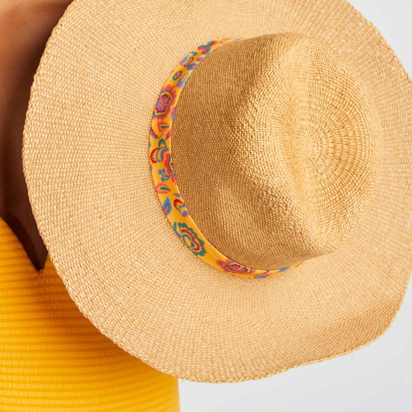Chapeau de paille avec ruban à motif JAUNE
