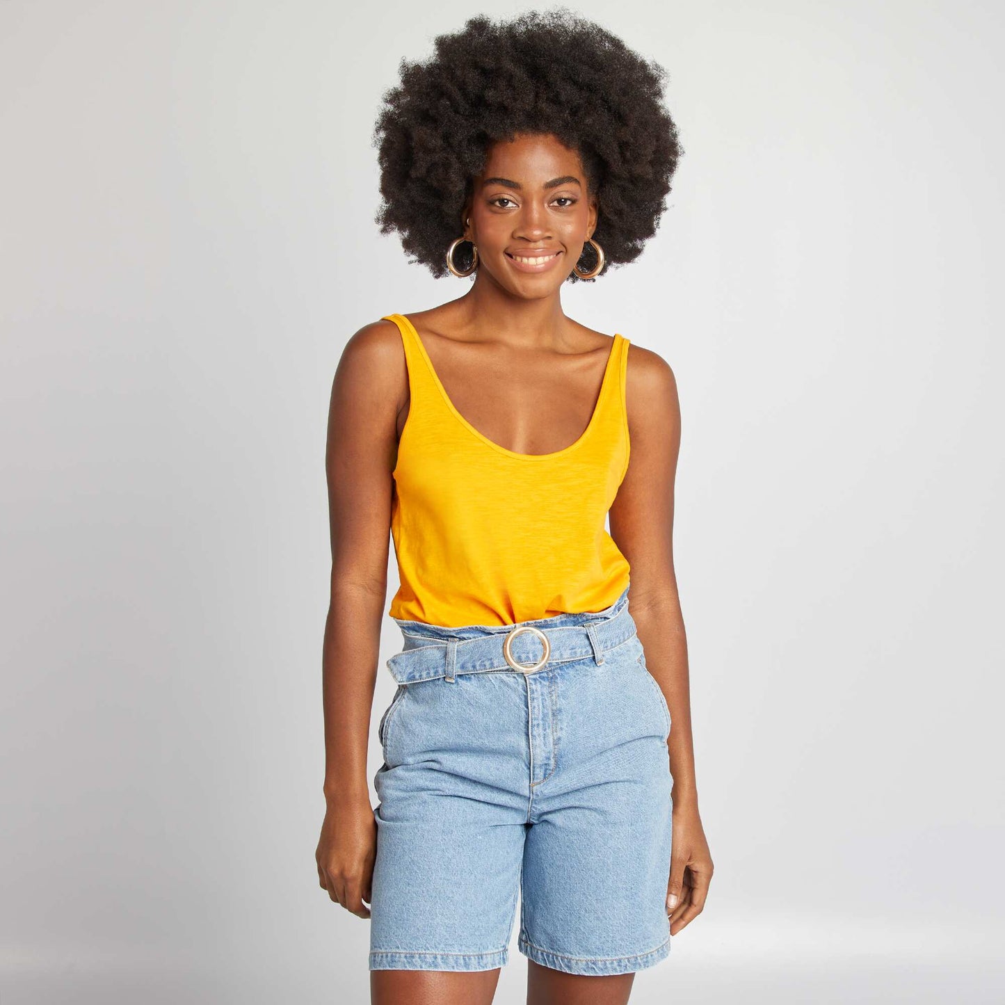 Short court en denim avec ceinture à boucle BLEU