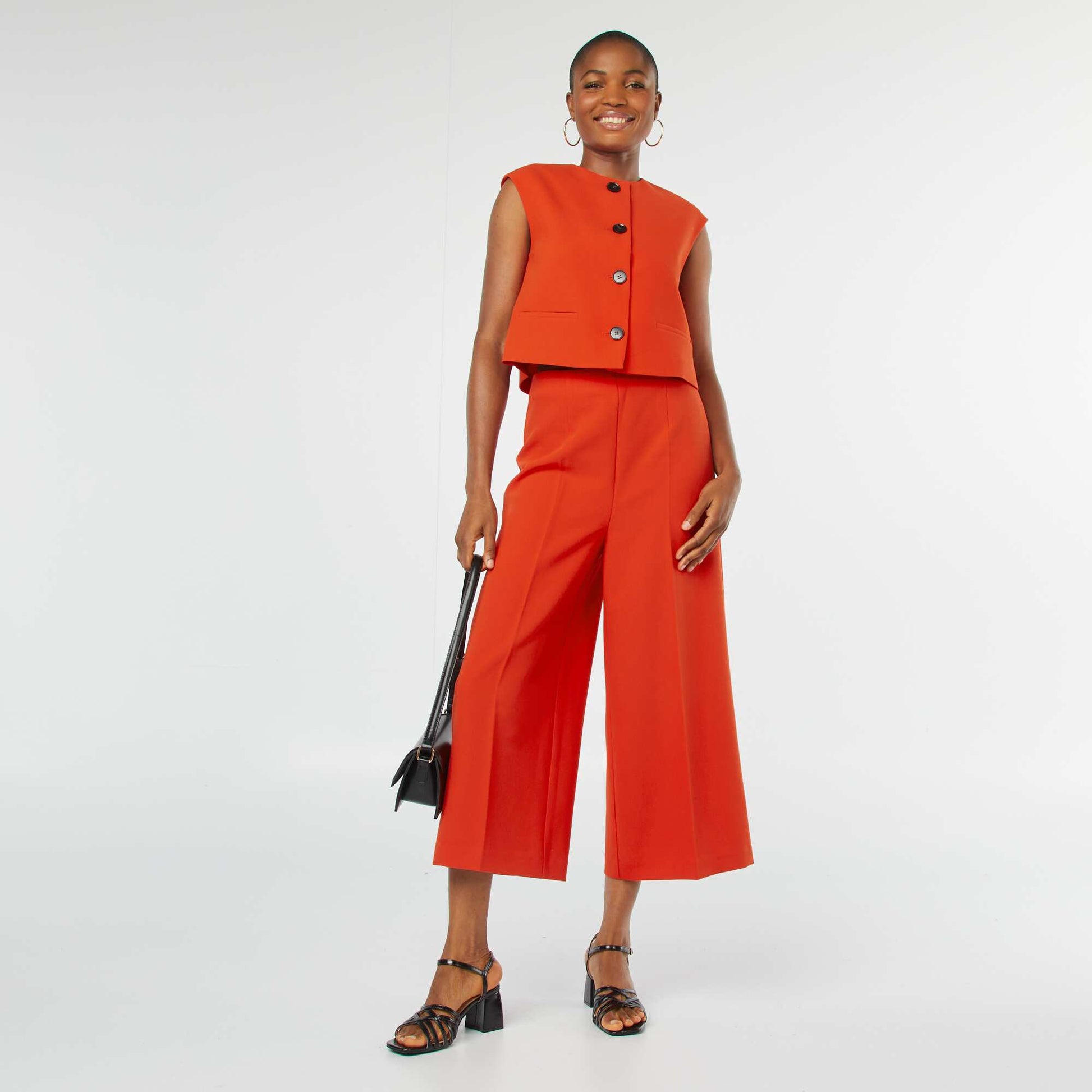 Veste sans manches avec ouverture boutonnée ROUGE