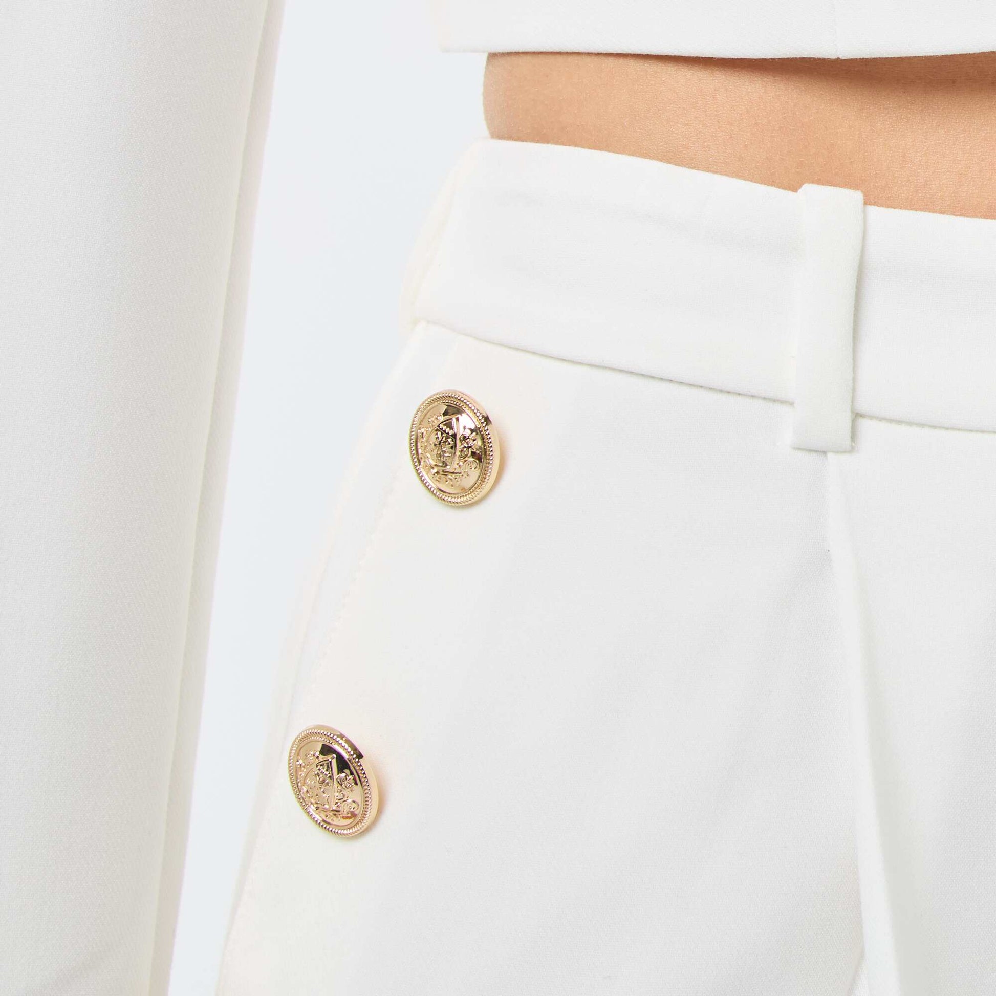 Veste de tailleur courte avec boutons dorés BEIGE