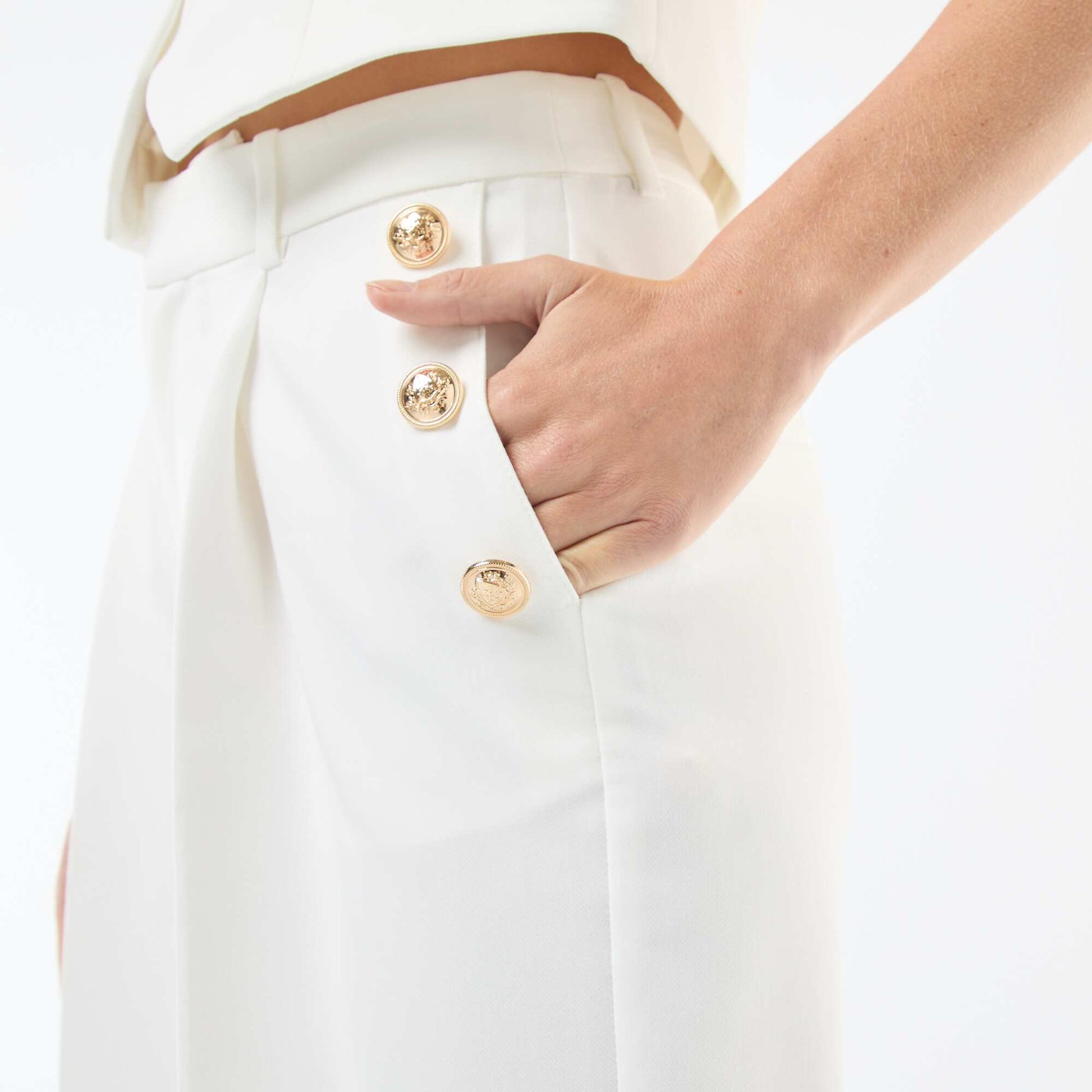 Pantalon de tailleur large avec boutons dorés BEIGE