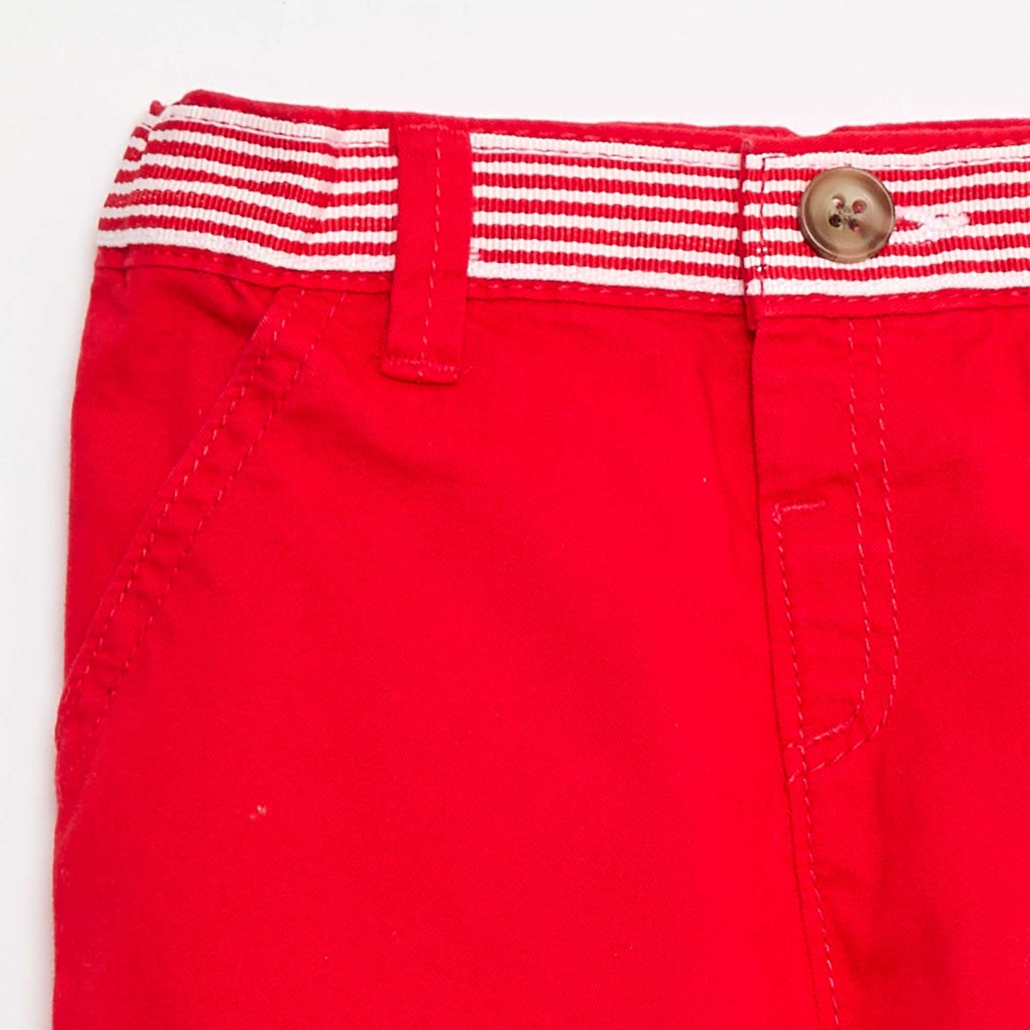 Short droit avec ceinture ajustable ROUGE
