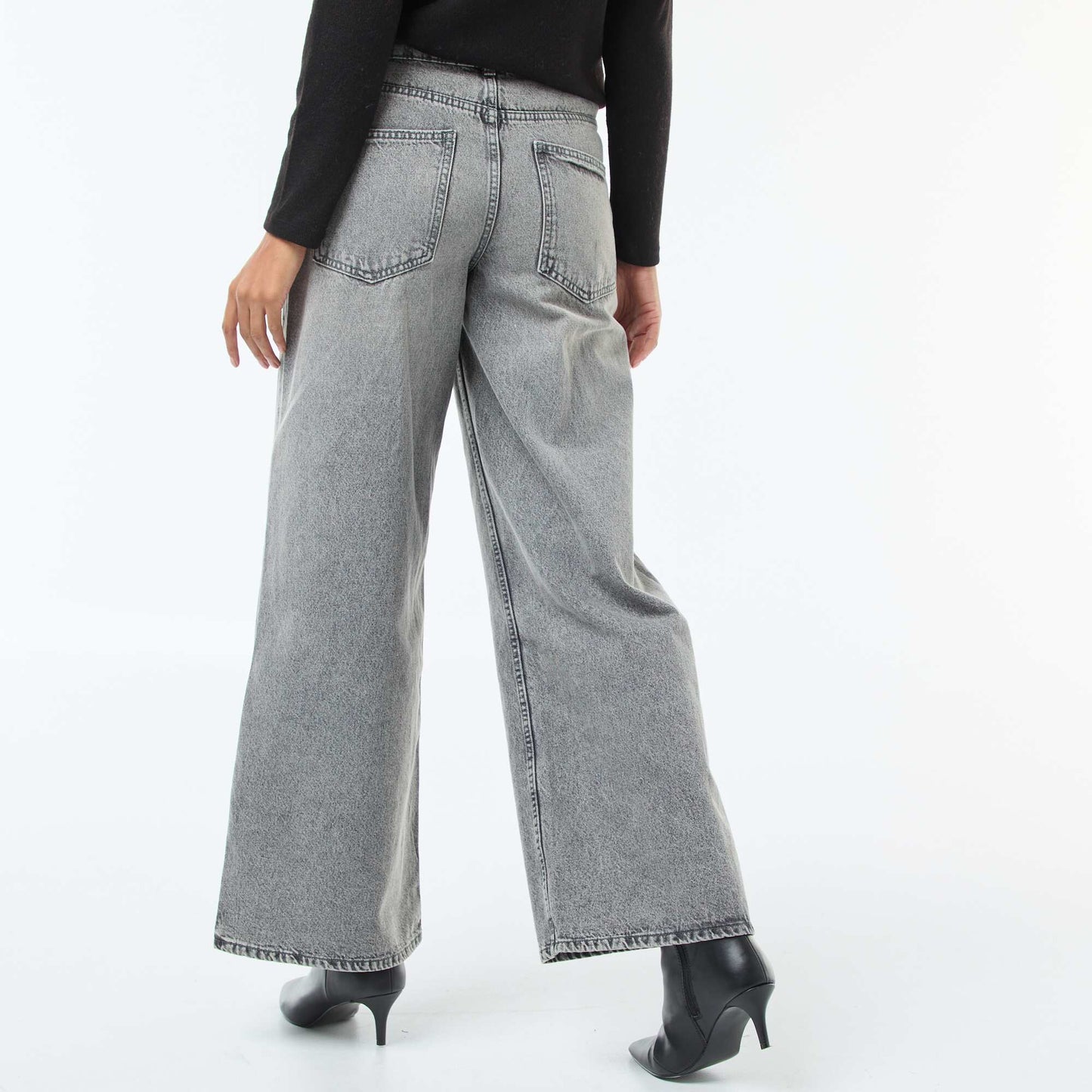 Jean large avec double ouverture boutonnée GRIS