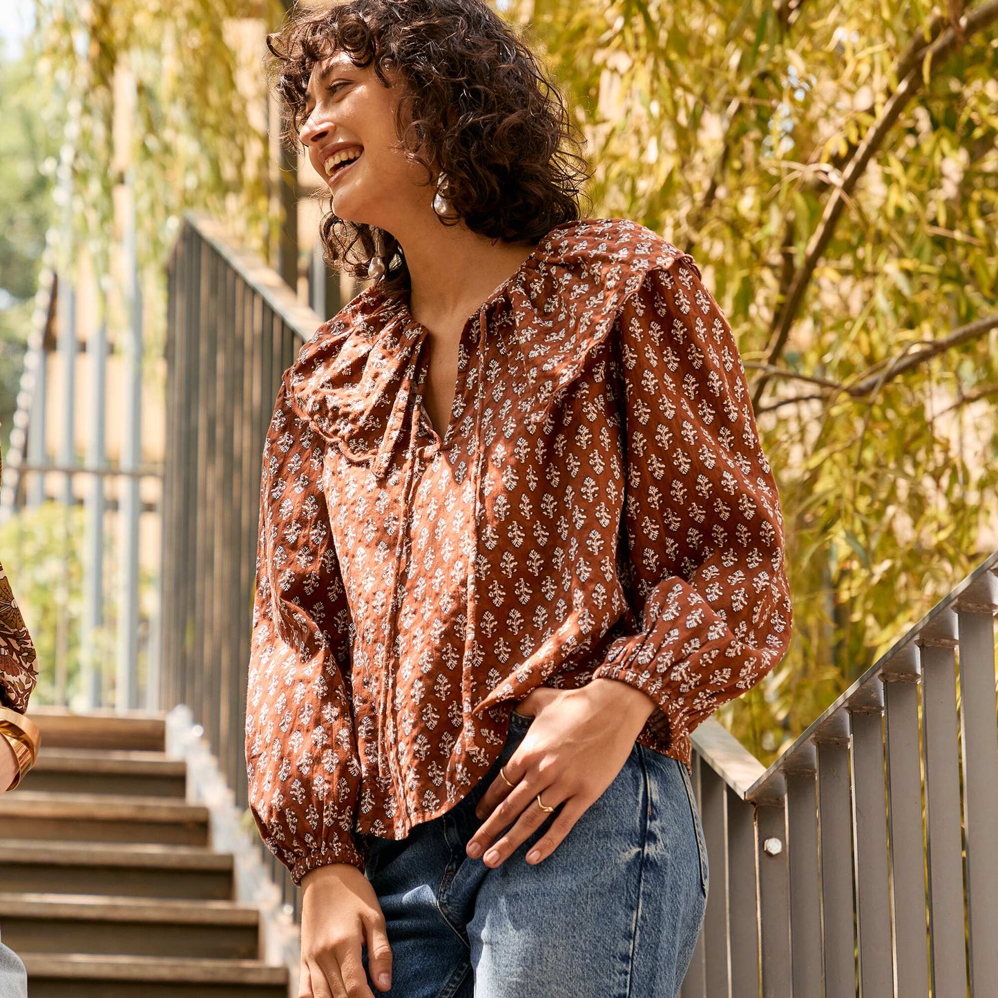 Blouse avec large col claudine MARRON