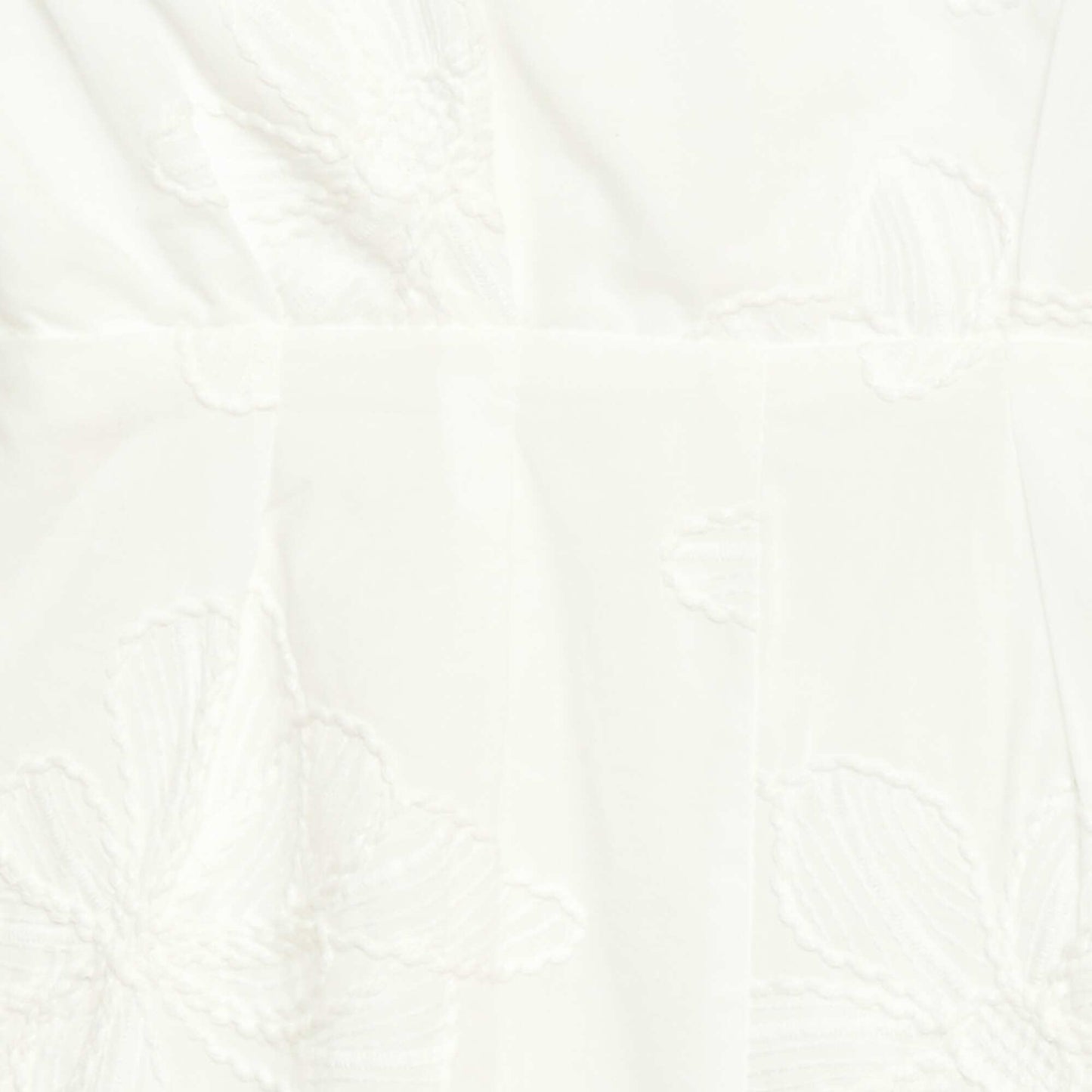 Combinaison short avec grandes fleurs brodées BLANC