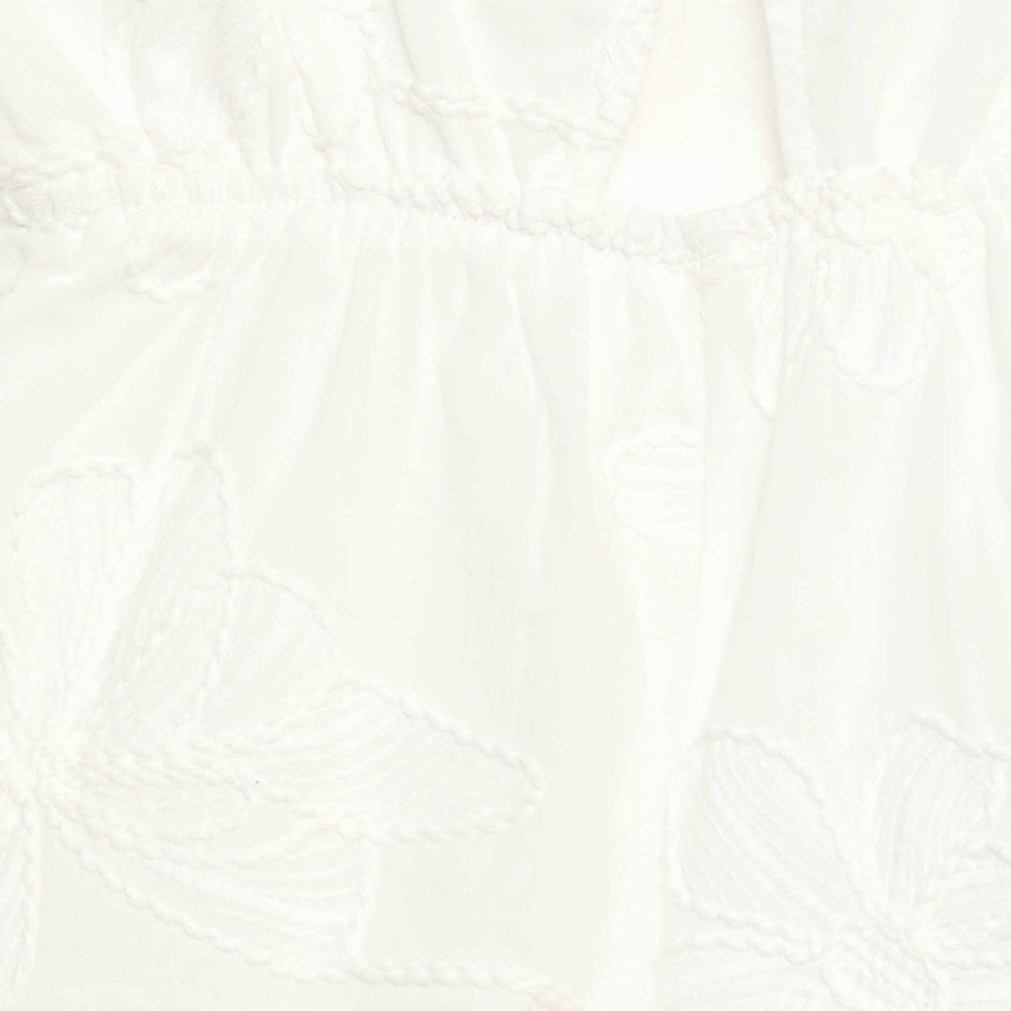 Combinaison short avec grandes fleurs brodées BLANC