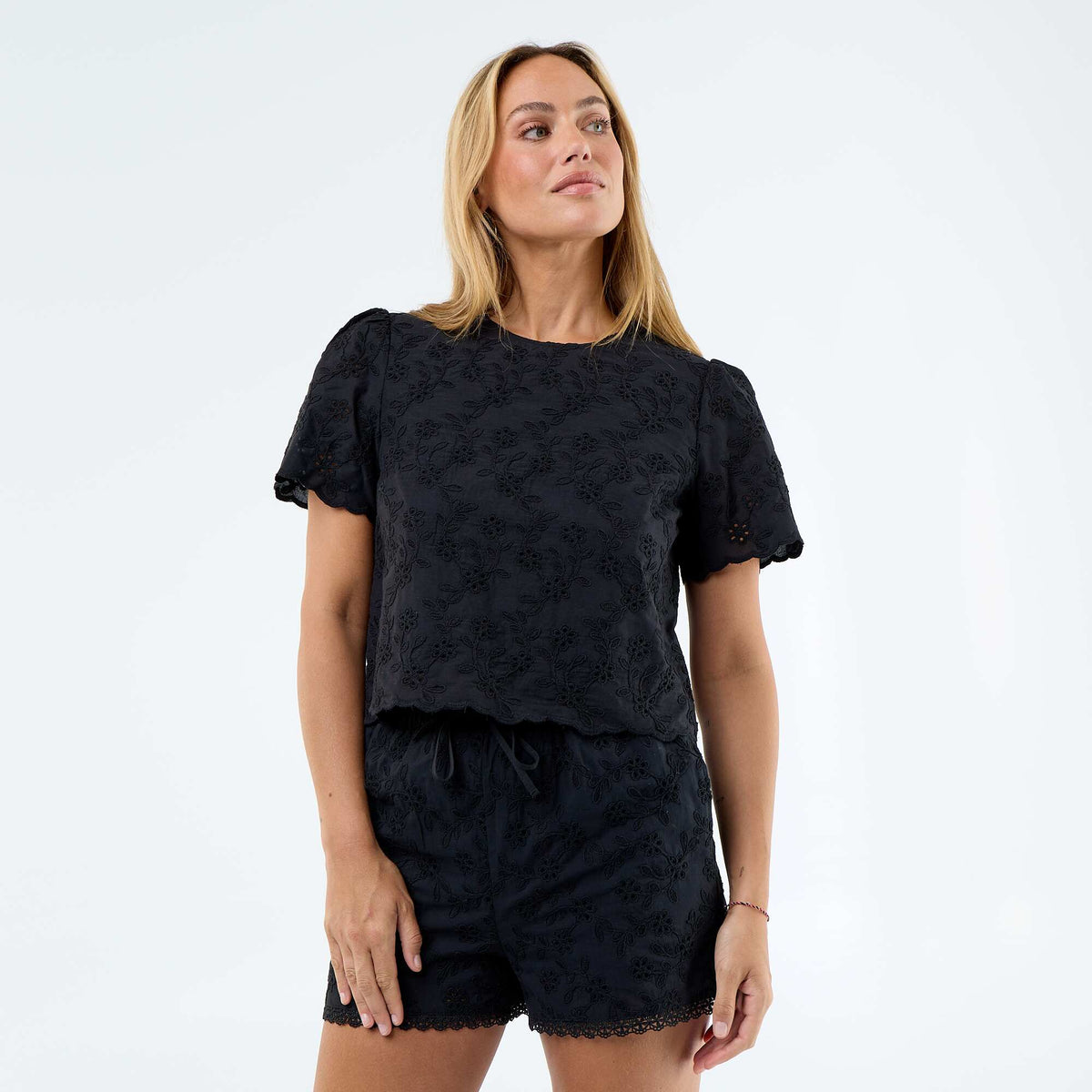 Top manches courtes broderies anglaises en coton uni NOIR