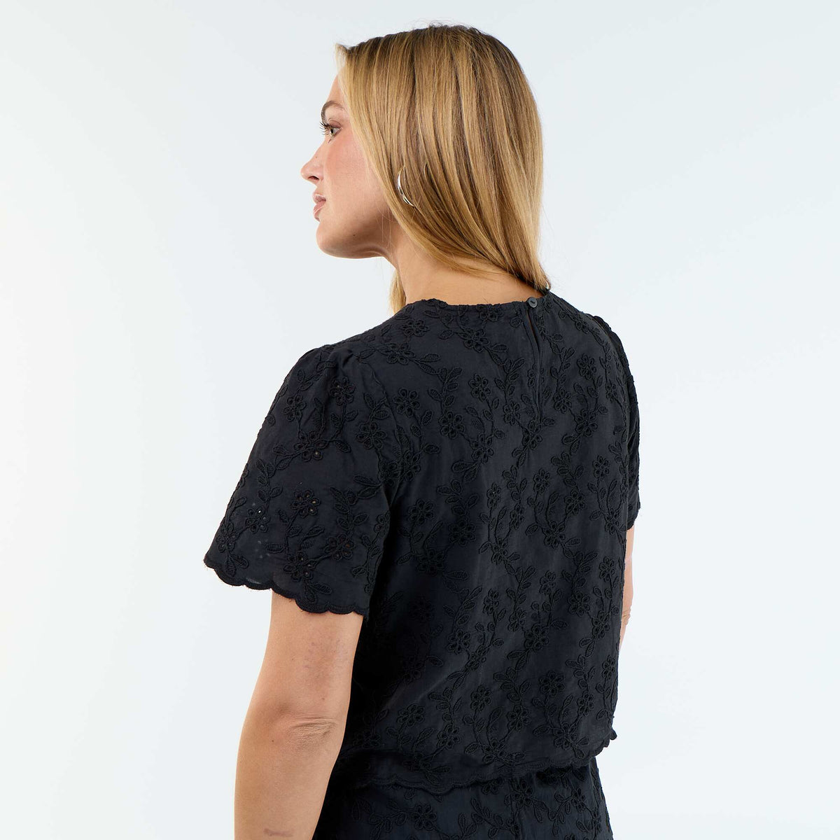 Top manches courtes broderies anglaises en coton uni NOIR