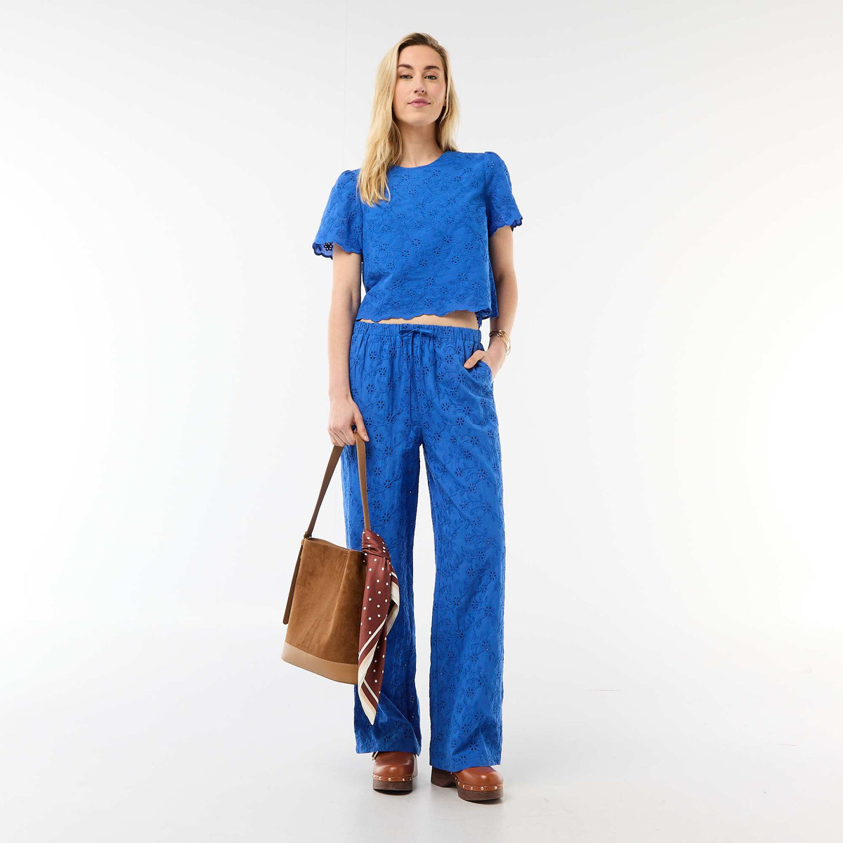 Top manches courtes broderies anglaises en coton uni BLEU