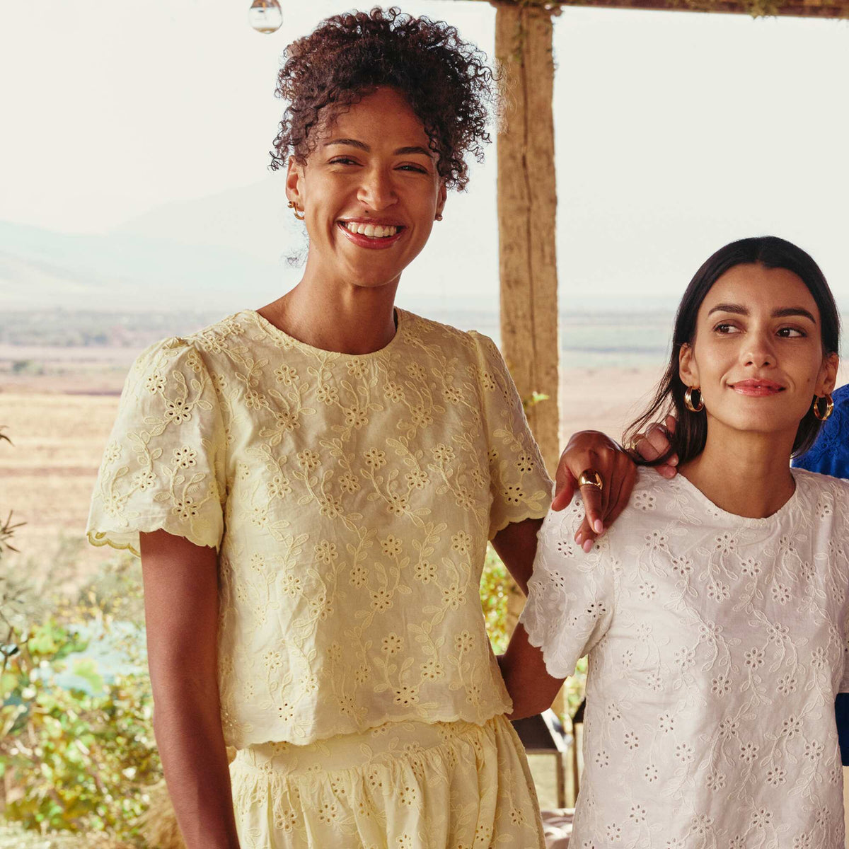 Top manches courtes broderies anglaises en coton uni JAUNE