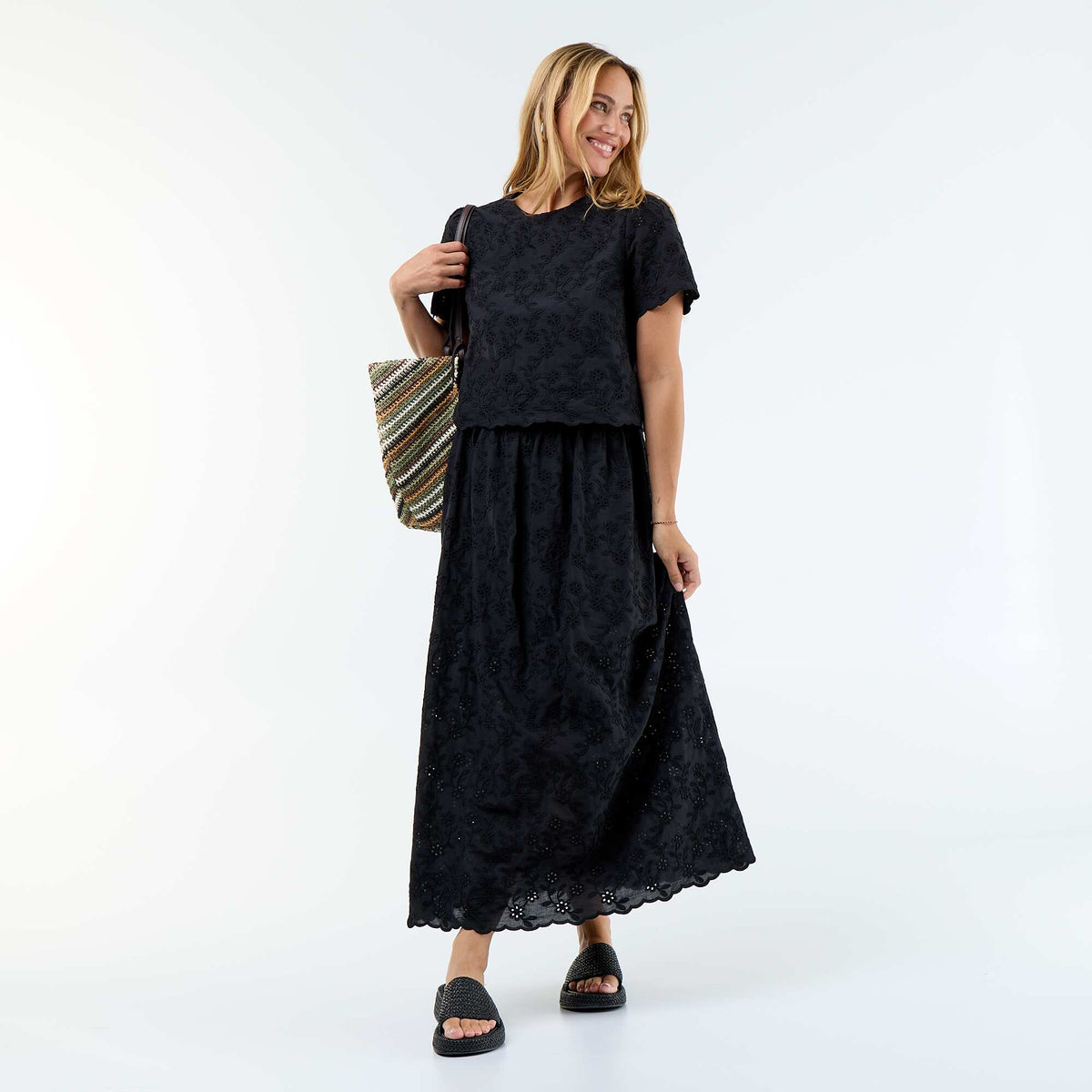 Jupe longue avec broderie anglaise NOIR