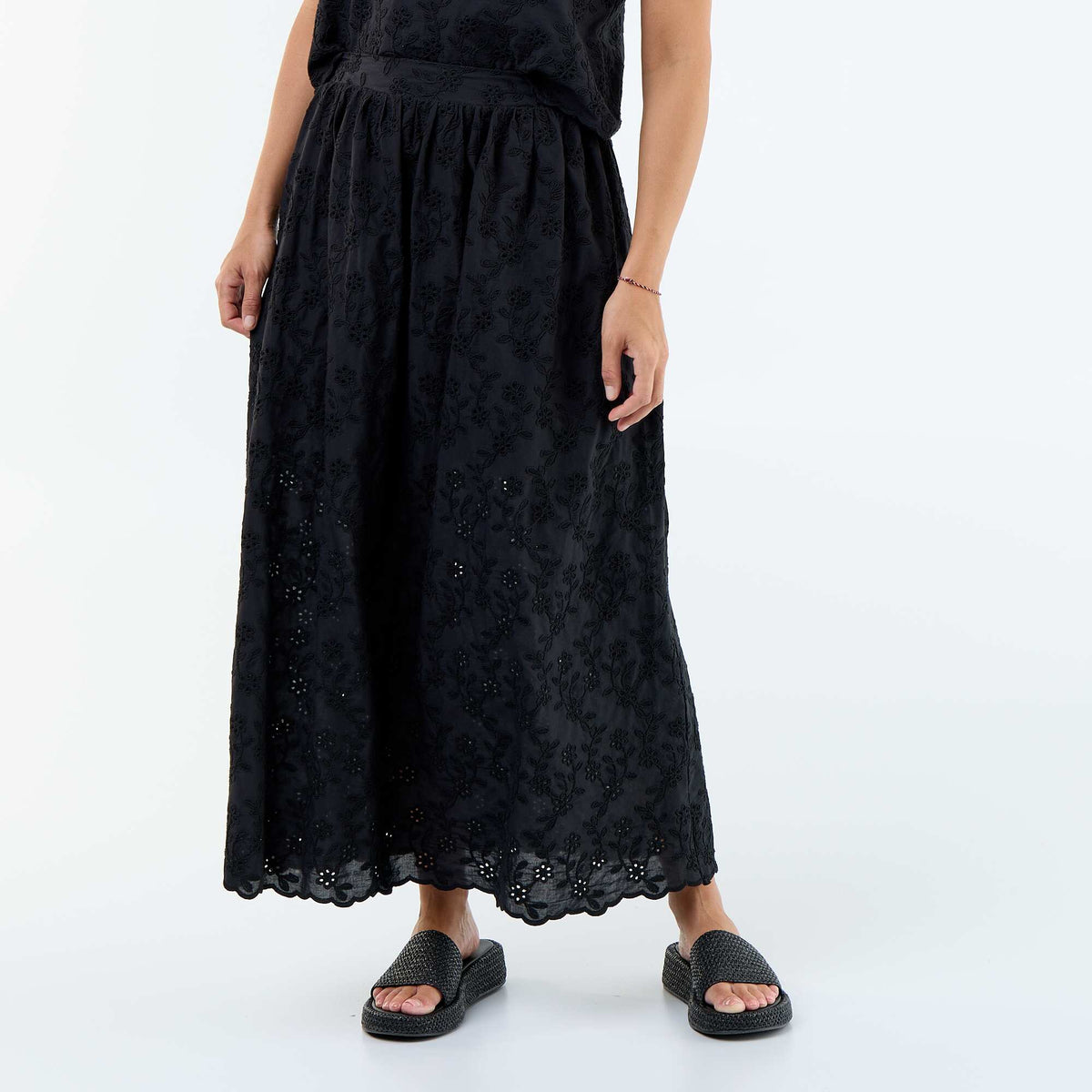 Jupe longue avec broderie anglaise NOIR