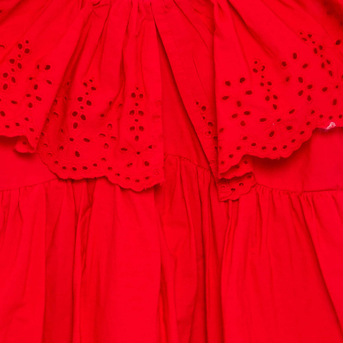 Robe avec volants brodés aux épaules ROUGE