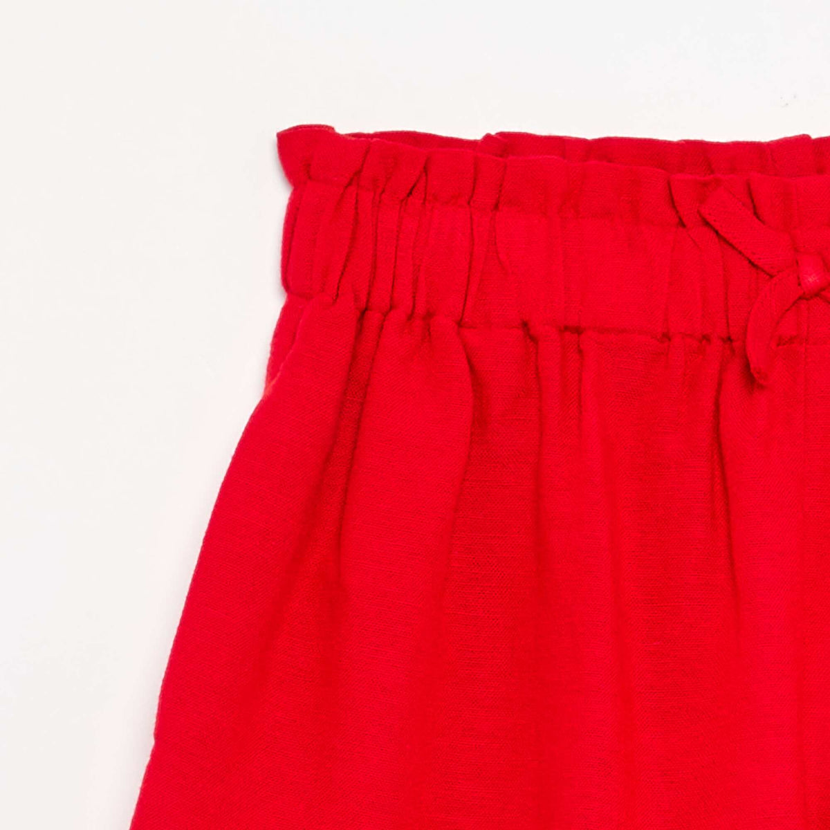 Short uni avec nœud fantaisie ROUGE
