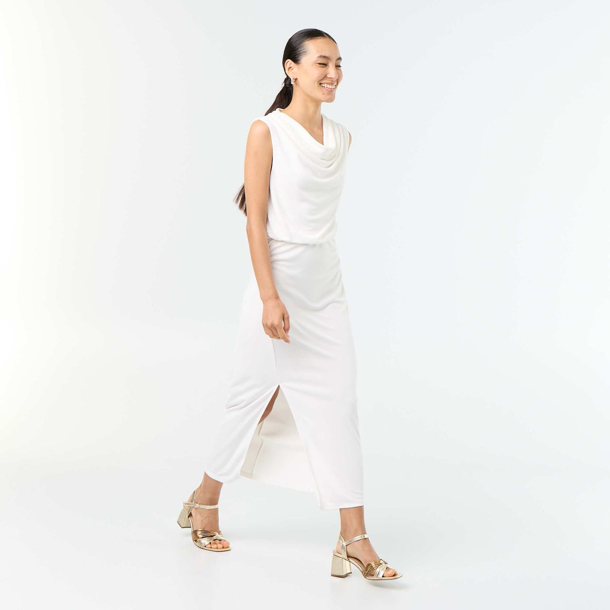 Robe longue sans manches à col bénitier BLANC