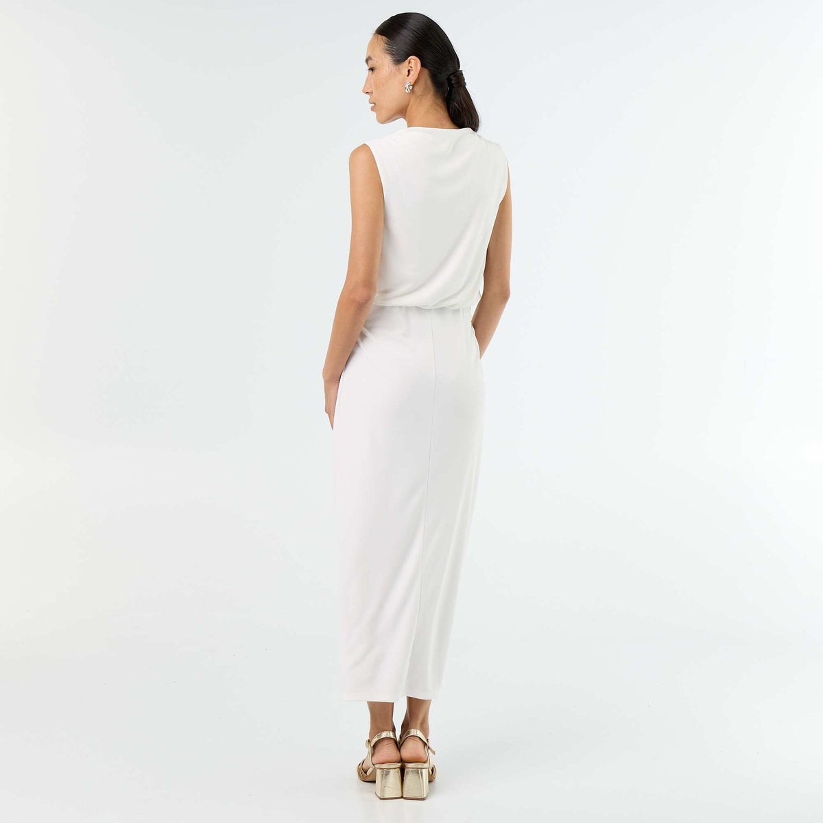 Robe longue sans manches à col bénitier BLANC
