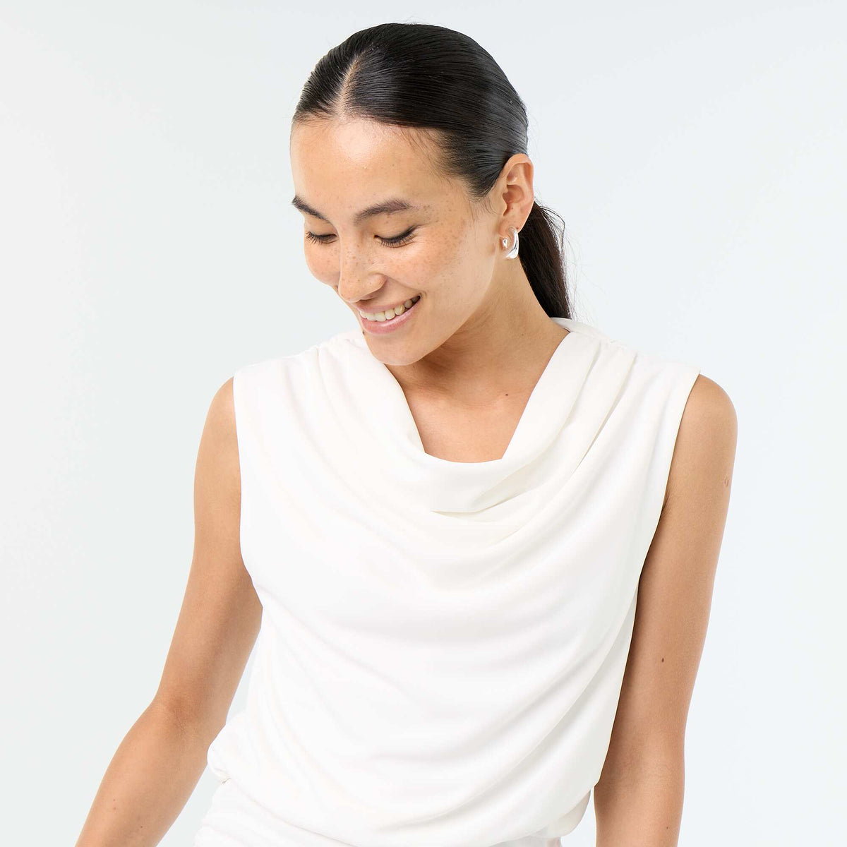 Robe longue sans manches à col bénitier BLANC