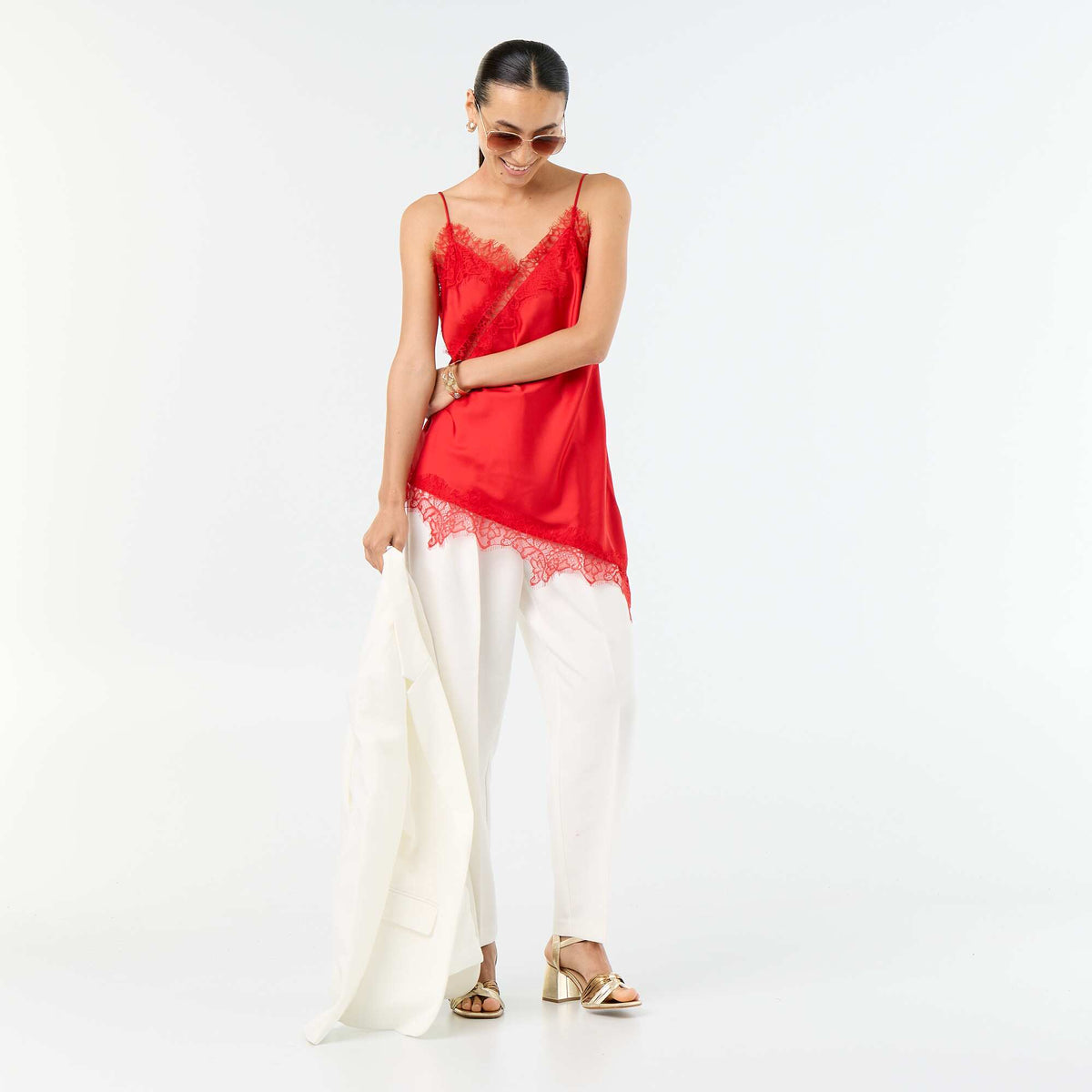 Top satiné asymétrique avec dentelle ROUGE