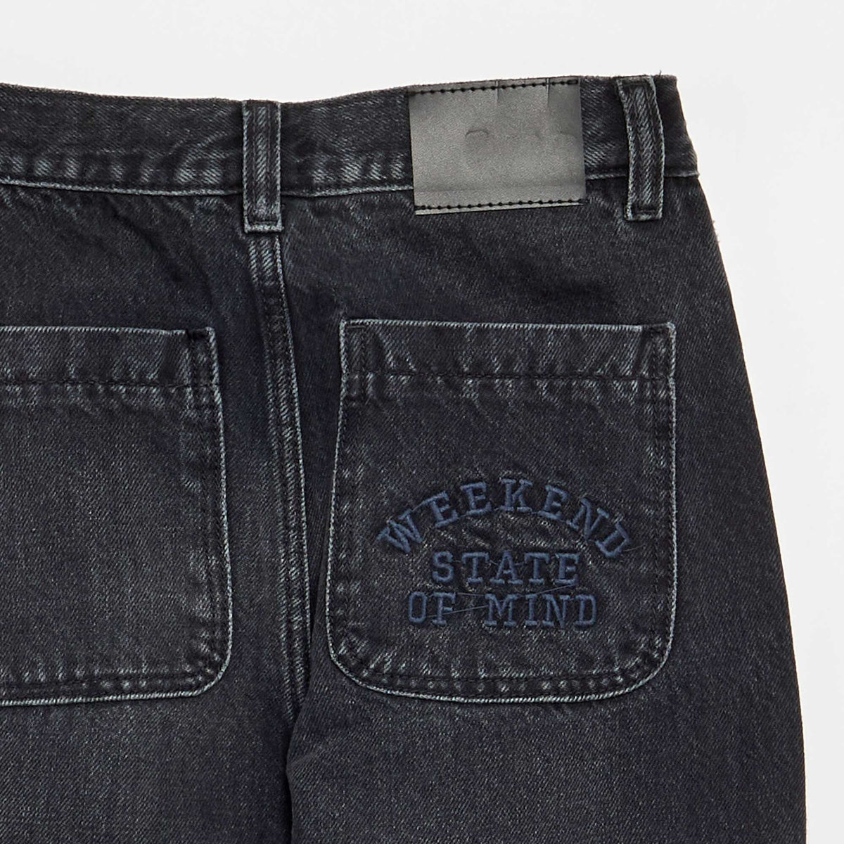 Denim coupe droite à 5 poches NOIR