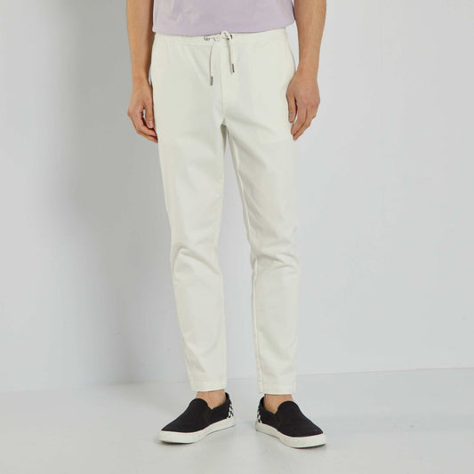 Chino slim coupe jogger blanc