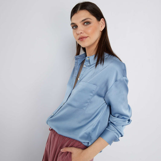 Chemise longue satinée bleu denim