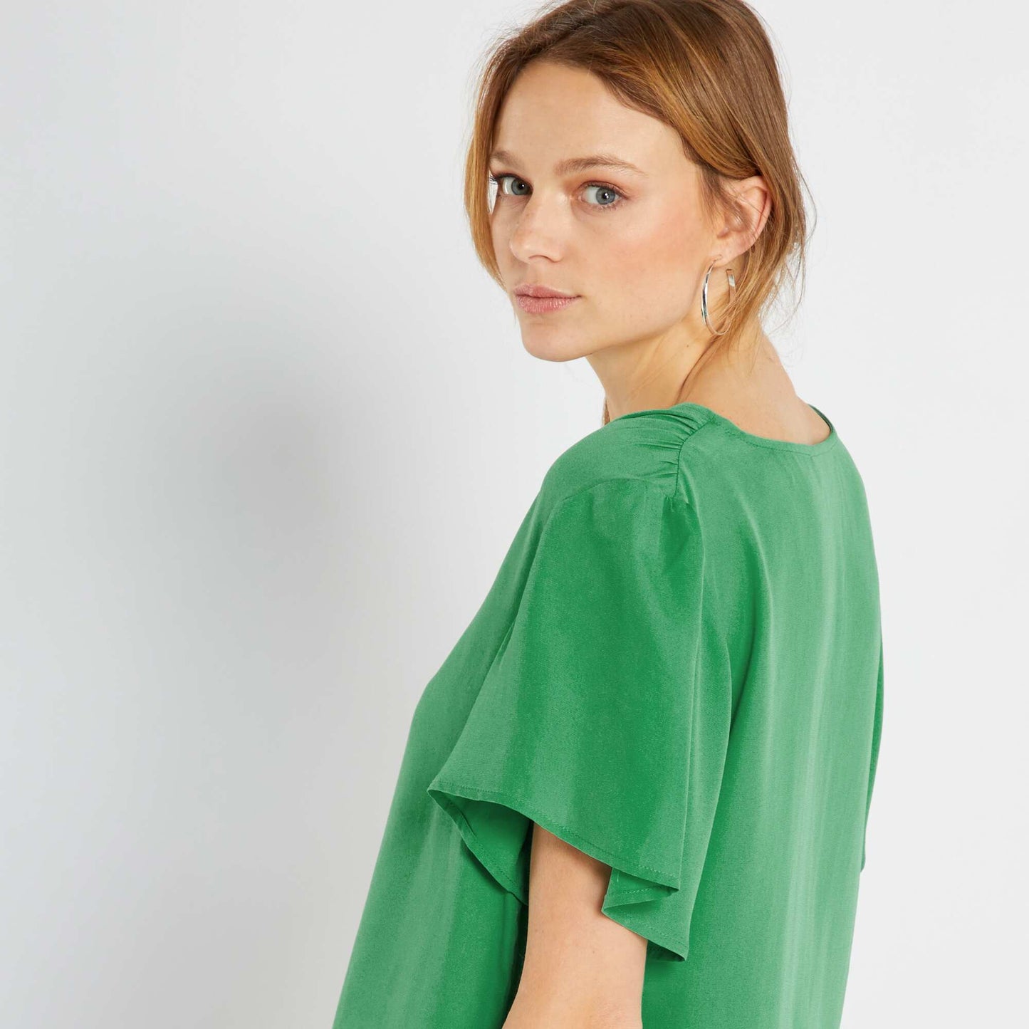 Blouse fluide et légère à col V vert