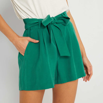 Short avec ceinture à nouer Vert