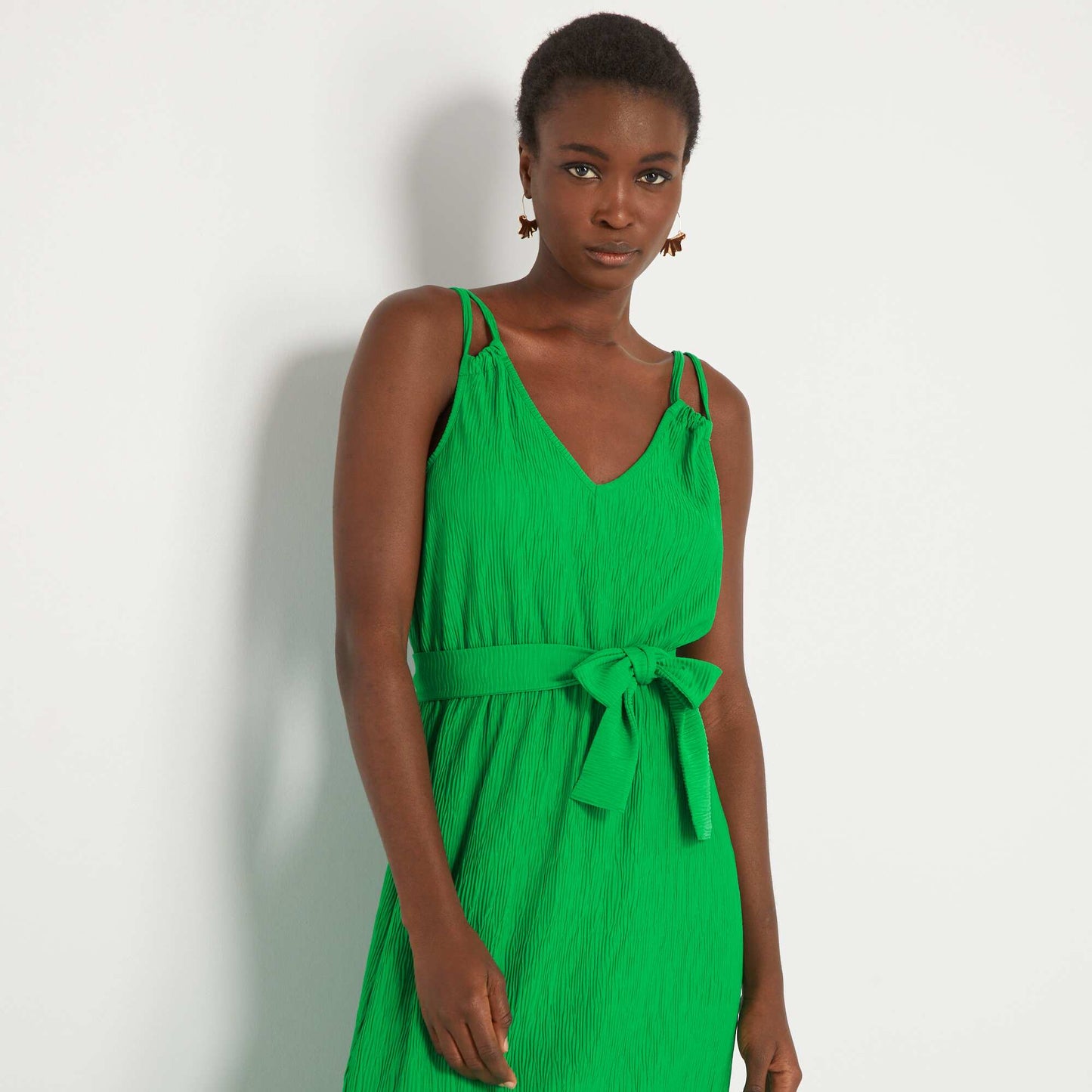 Robe longue à bretelles en maille crêpe vert jardin
