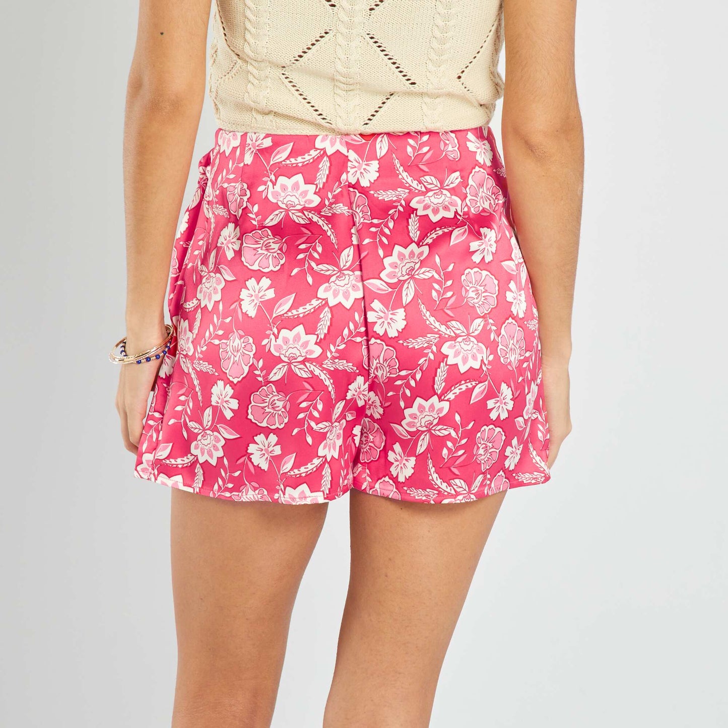 Jupe short satinée avec imprimé Rose