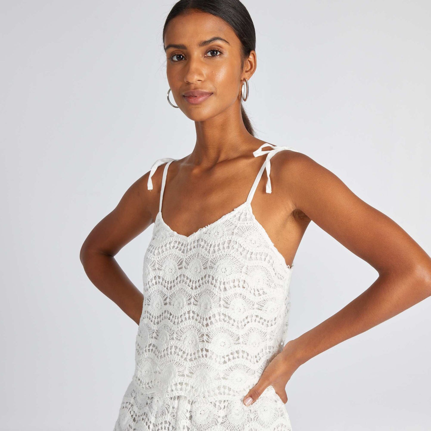 Crop top en macramé avec bretelles à nouer Blanc